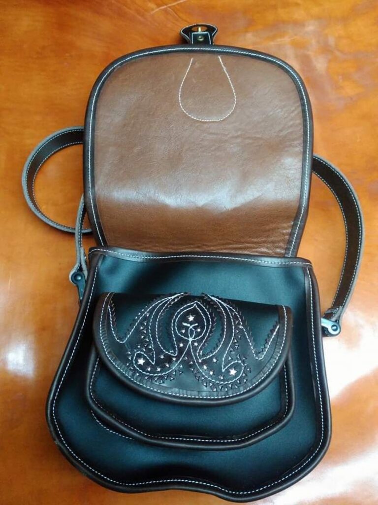 Bolso negro de piel
