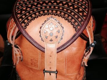 Mochila camel con detalles en chocolate