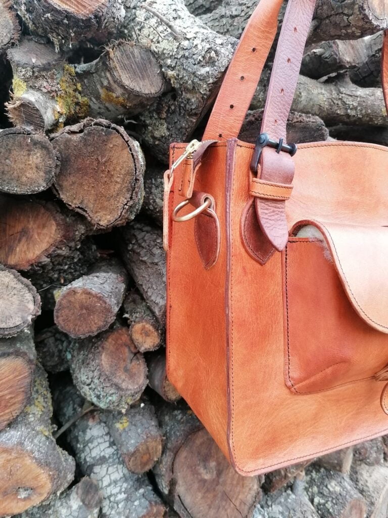 Bolso cuadrado tipo maletín